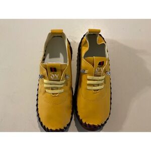 NWOT:   OY Jinmmim Women's 6 Yellow  Shoes Rhinestone Detail Slip On Flats